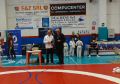 16.11.2025 coppa veneto giovanissimi palazzolo vr. con il presidente vladi vardiero.jpg